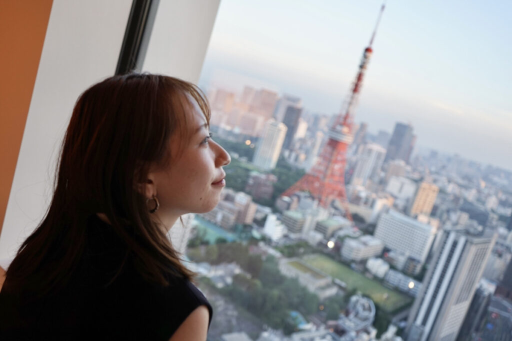 東京タワーと小川